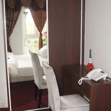 Regina Montmartre Hotel 3*