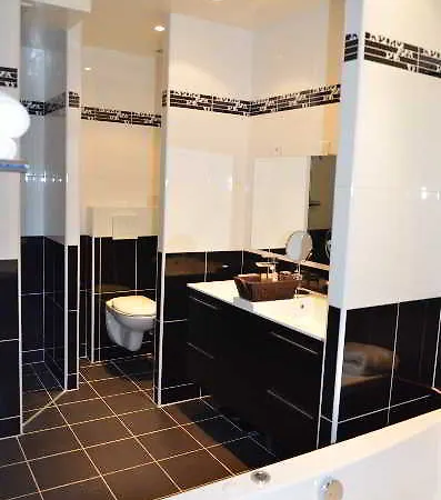 Regina Montmartre Hotel 3*