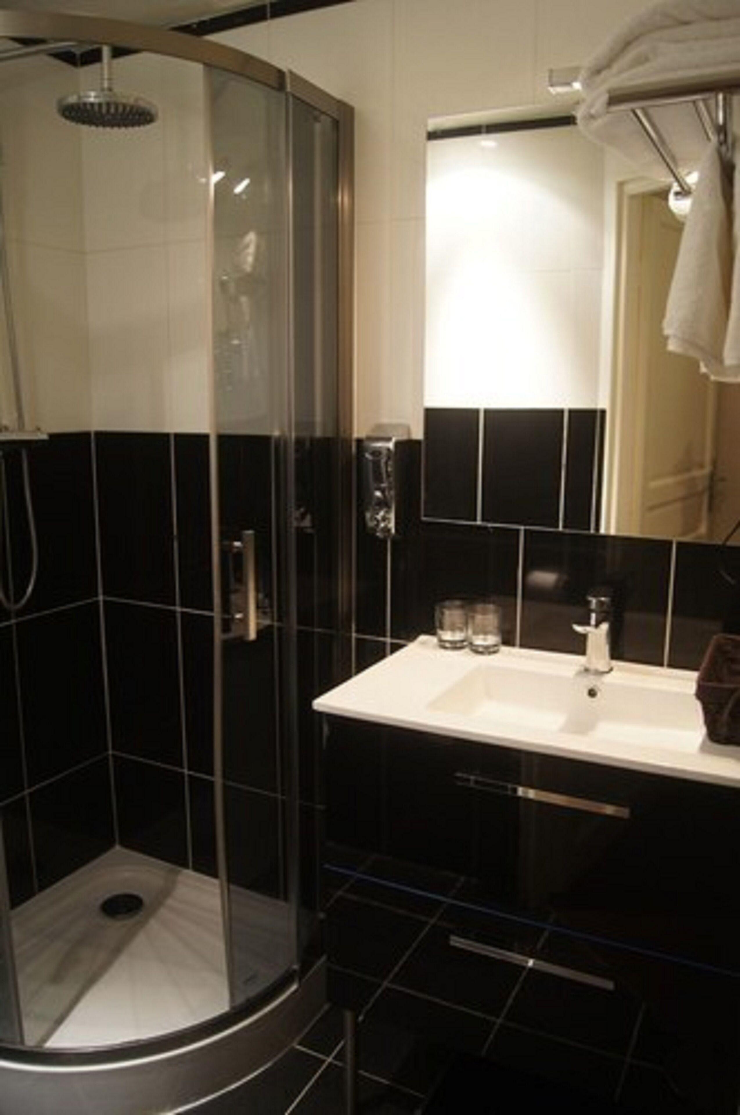 Regina Montmartre 3* Parigi