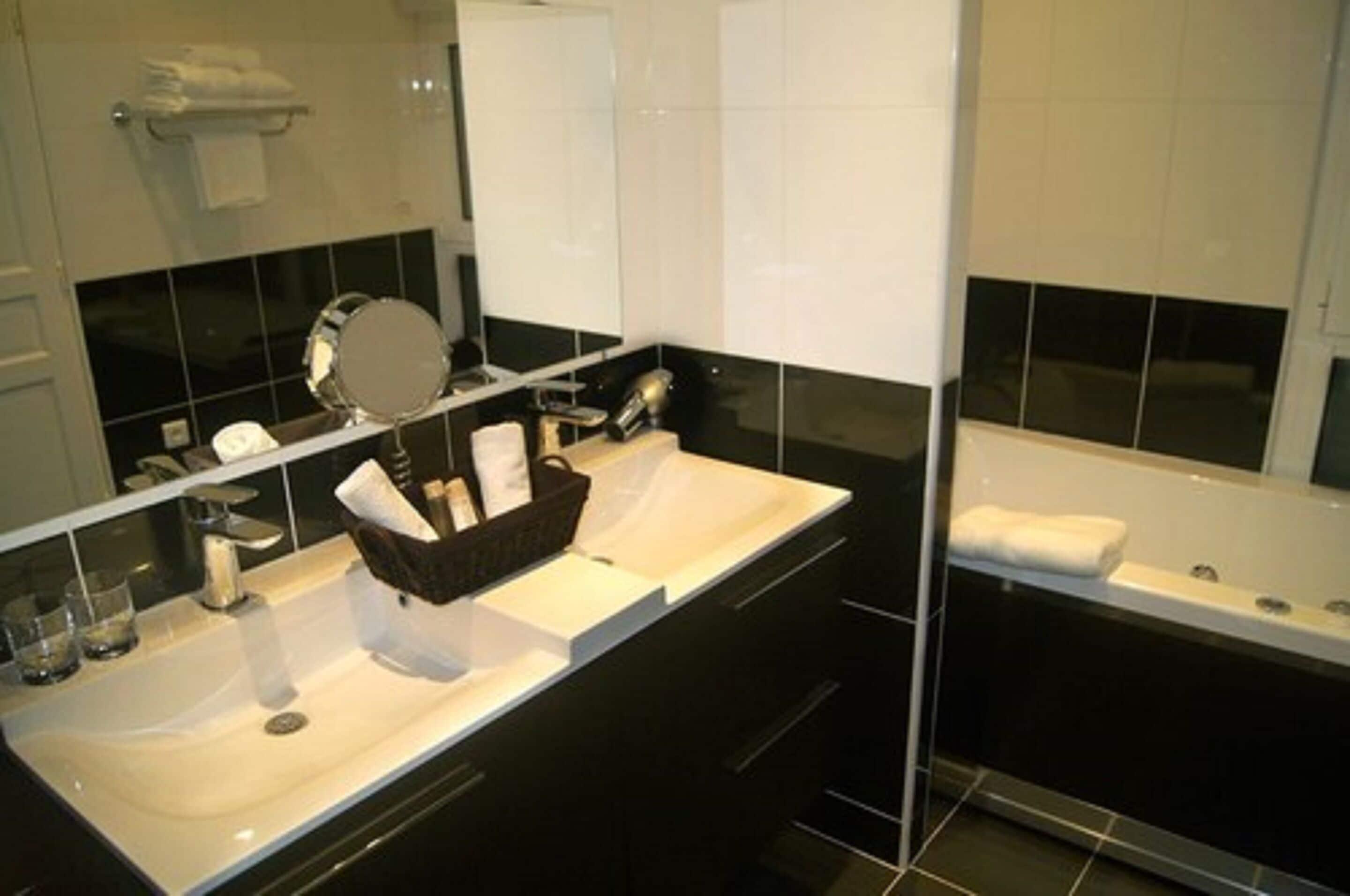 Regina Montmartre Hotel